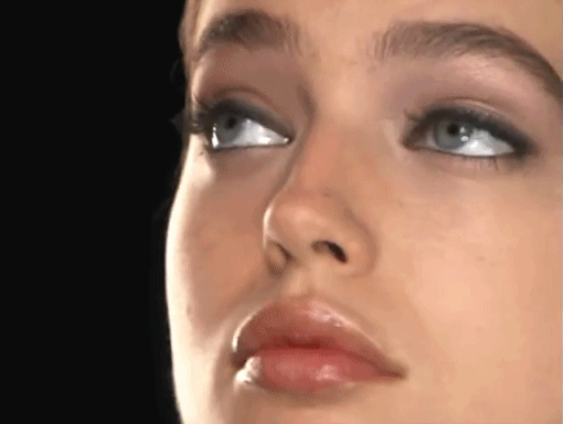 아이라이너 화장하는 모델.gif | 인스티즈