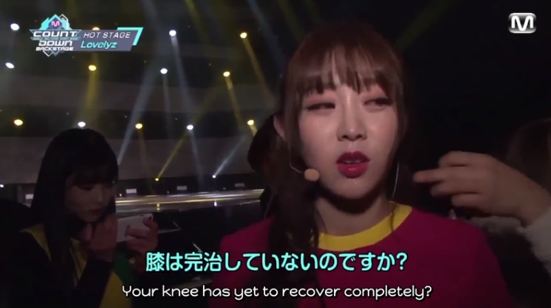 무대가 끝나고 무릎 통증을 호소하는 러블리즈 지수 | 인스티즈