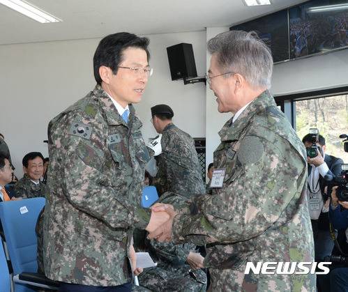 화력격멸훈련 참관하는 문재인 | 인스티즈