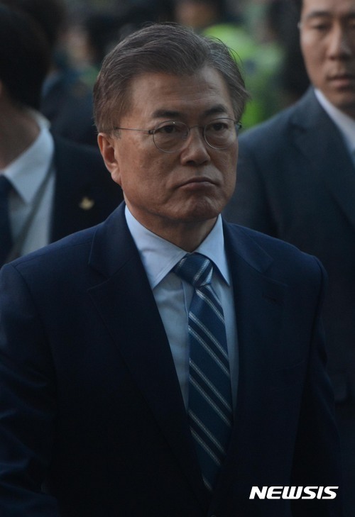 [문재인] 토론회 고생한 이니 | 인스티즈