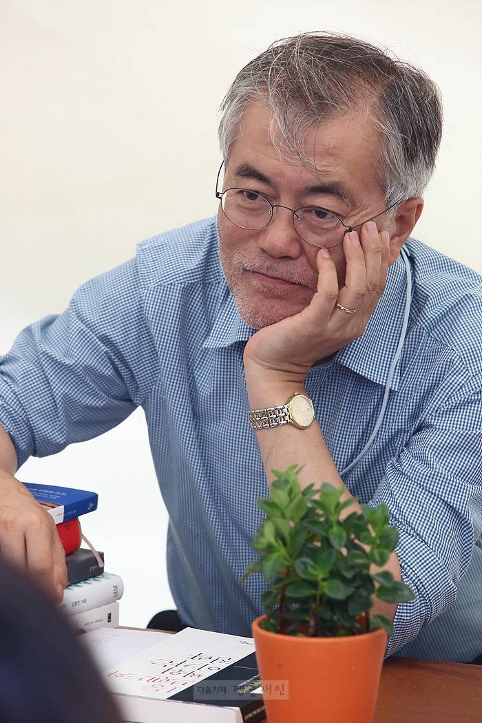 넥타이 매는걸 싫어한다는 문재인 | 인스티즈