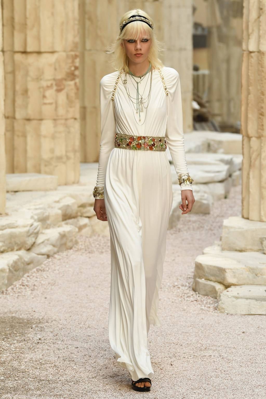 그리스에서 영감받은 CHANEL 2018 Cruise 컬렉션 | 인스티즈