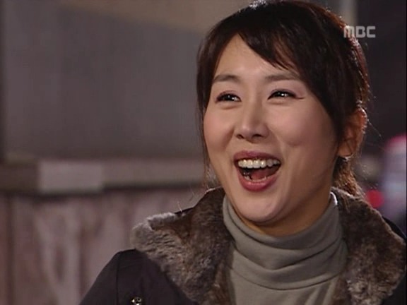 [거침없이하이킥] 가사도우미한테 미안해서 일을 못시키는 문희ㅠㅠ.jpg | 인스티즈