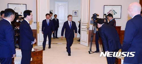 인판티노 피파 회장 접견한 문재인 대통령 .jpg | 인스티즈