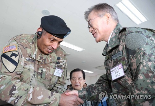 화력격멸훈련 참관하는 문재인 | 인스티즈