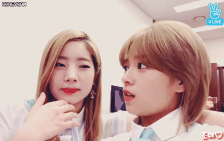 오늘자 커플미 낭낭한 트와이스 다현이랑 정연이.gif | 인스티즈