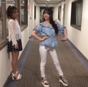 본격 섹시대결 하는 러블리즈의 섹시담당 투탑.gif | 인스티즈