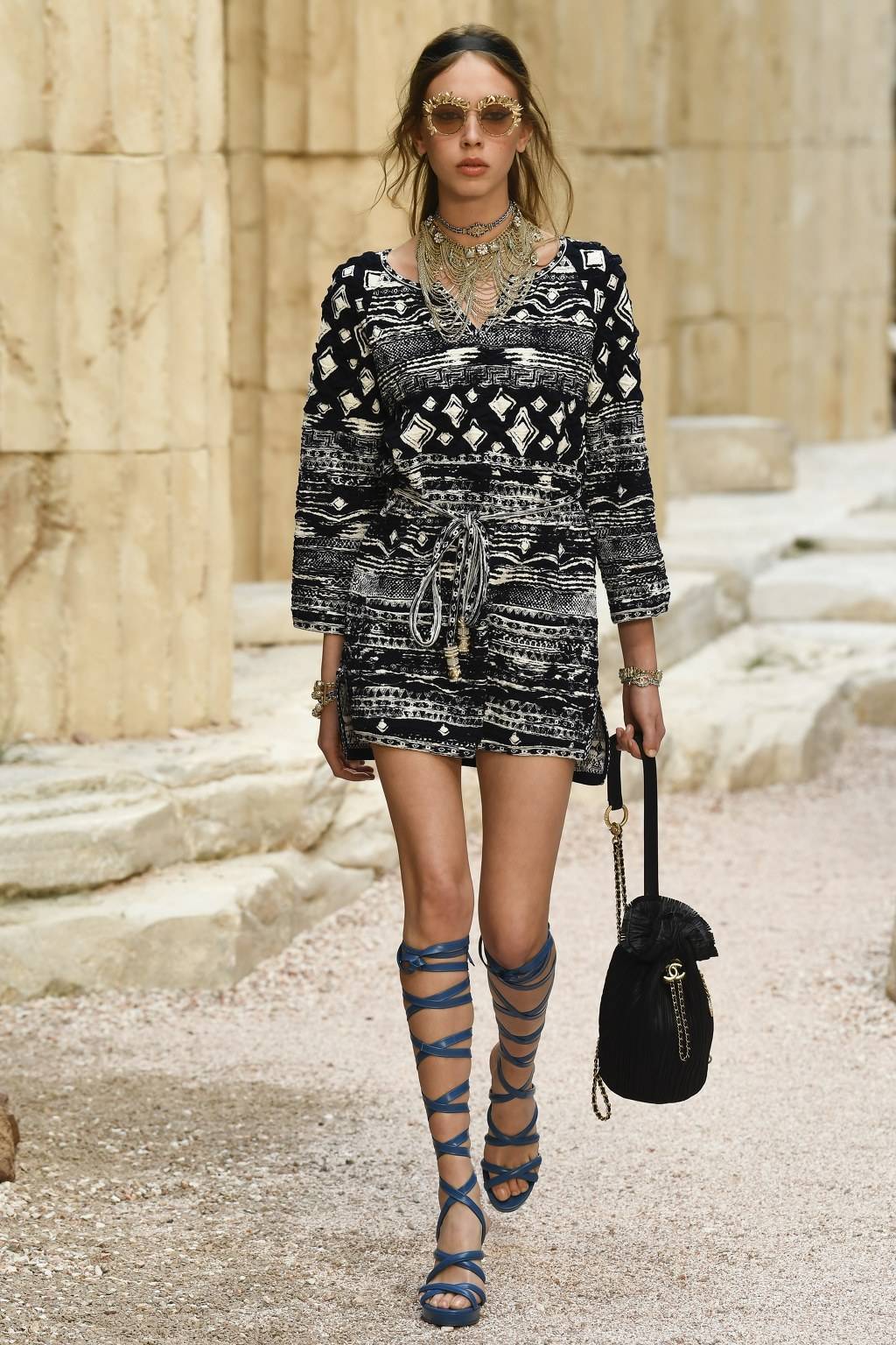 그리스에서 영감받은 CHANEL 2018 Cruise 컬렉션 | 인스티즈