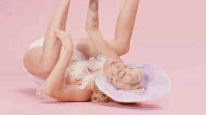 좋아요 보다 싫어요가 더 많은 마일리사이러스 뮤비 #baby talk | 인스티즈