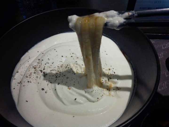 크림이 토핑처럼 올라가는 크림카레우동...jpg | 인스티즈