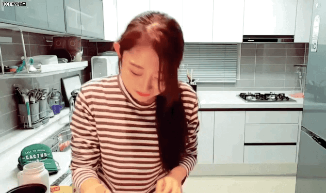 [러블리즈] 보고서를 다 쓰고 먹는 호두과자는 꿀맛이라서 지수 | 인스티즈