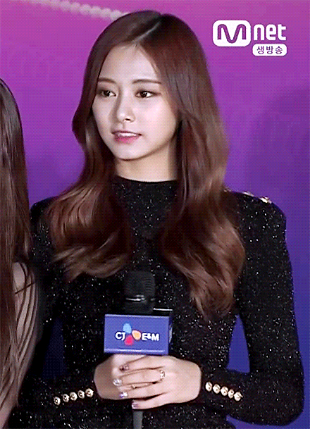 2017 MAMA 레드카펫 쯔위.gif | 인스티즈