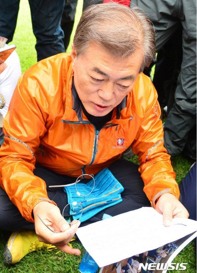 세월호참사 미수습자 가족들이 보낸 편지 읽는 문재인 대통령 .jpg | 인스티즈