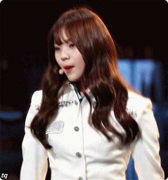 웃으면서 인사하는 여자친구 엄지 | 인스티즈