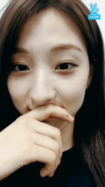 오늘자 우주소녀 은서 브이앱 움짤 | 인스티즈