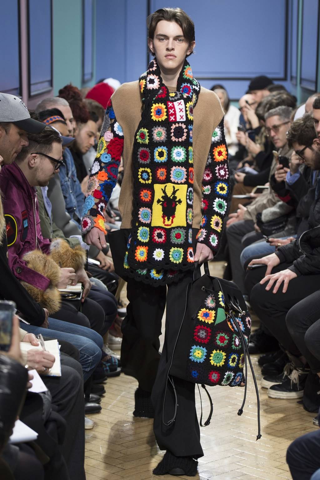 로에베 수석 디자이너 J.W Anderson 2017.18 F/W 남성복 컬렉션 | 인스티즈