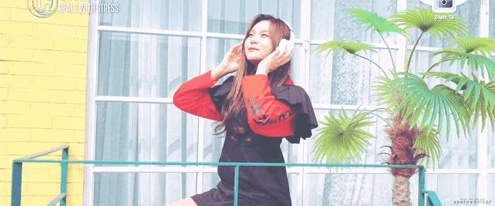 [여자친구] 전에 다친 발목이 많이 좋아져서 엄지 | 인스티즈