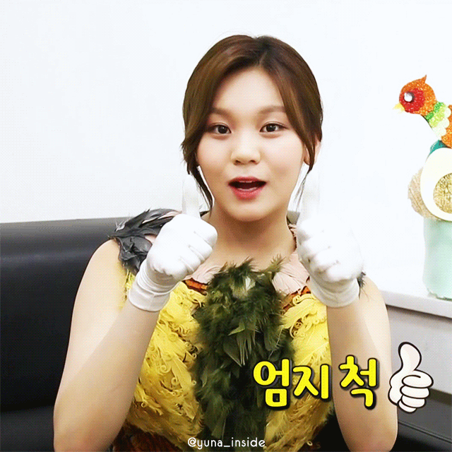 [여자친구] 전에 다친 발목이 많이 좋아져서 엄지 | 인스티즈