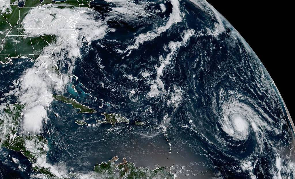 거대 허리케인 어마(IRMA) 조사를 위해 태풍의 눈으로 들어간 미국 기상청 | 인스티즈