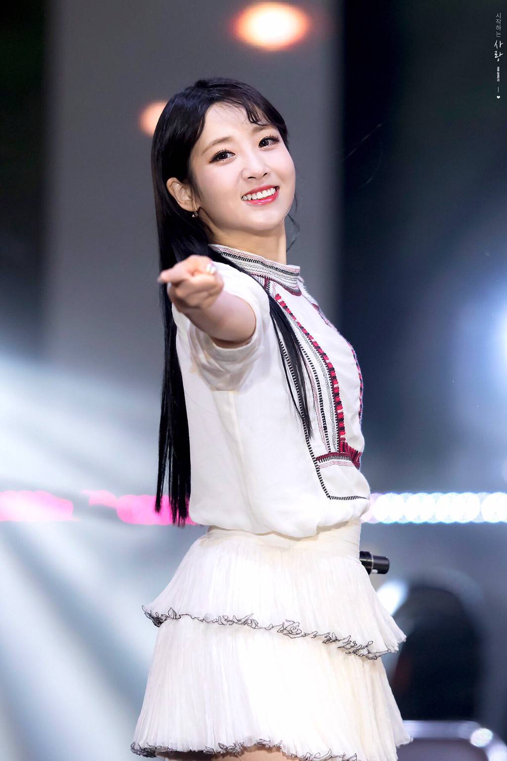 [러블리즈] 아침부터 조금 쌀쌀한 날씨인 것 같아서 지애 | 인스티즈