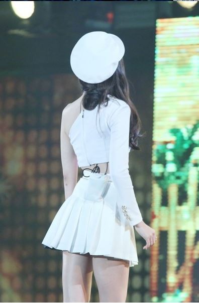 손나은 뒤태 | 인스티즈