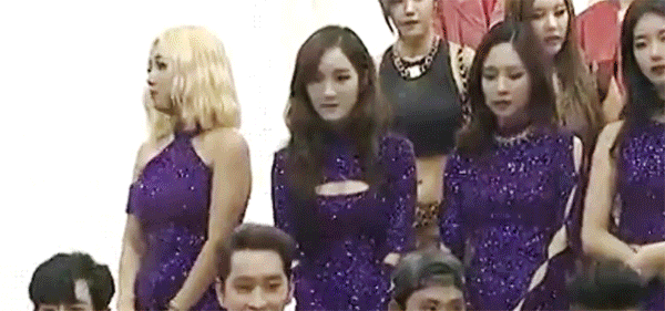 여자와 남자가 뻘쭘한 상황 | 인스티즈