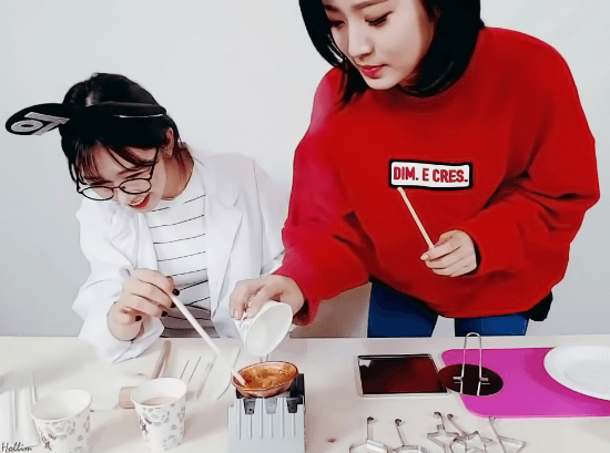 괴생명체를 만드는 걸그룹.gif | 인스티즈