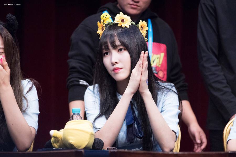 [여자친구] 생일날 일하는게 썩 좋은 일은 아니라서 유주 | 인스티즈