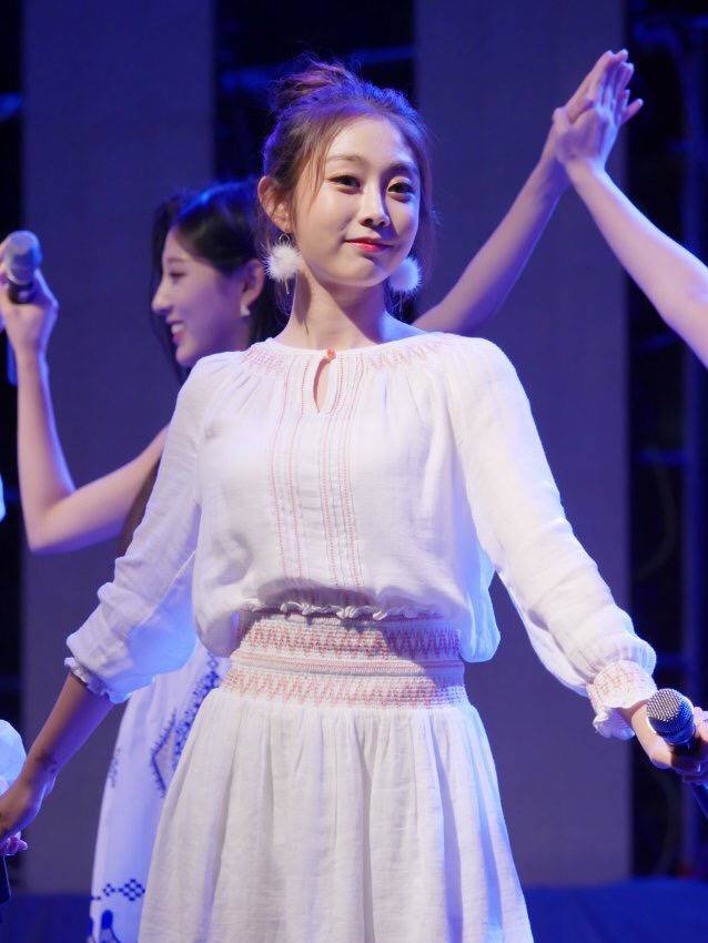 [러블리즈] 밥 먹을 시간도 촉박한 느낌이라서 지수 | 인스티즈