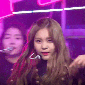 웃으면서 인사하는 여자친구 엄지 | 인스티즈