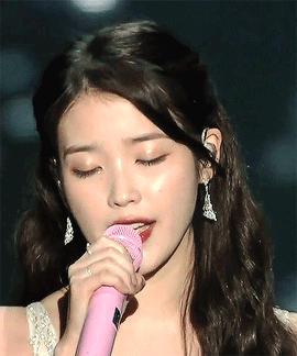 노래하는 아이유 2.gif | 인스티즈