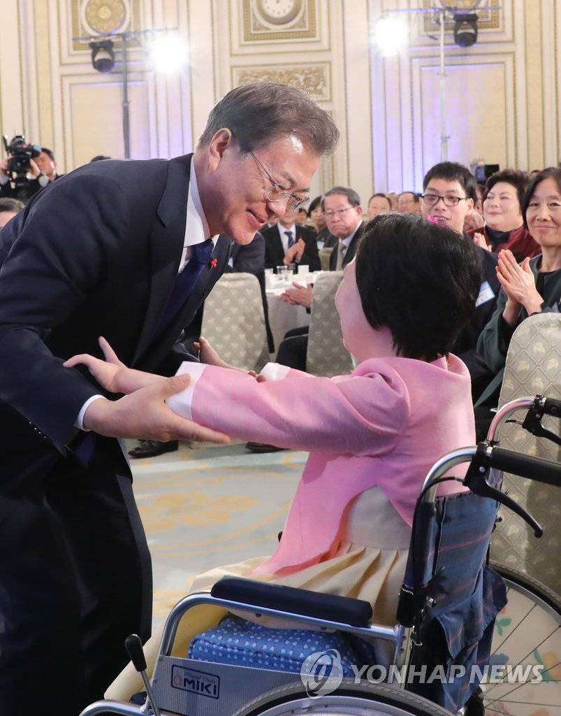 신년 인사회에서 문재인 대통령 만난 피아니스트 이희아씨 | 인스티즈