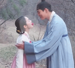 딸기먹는 채수빈.gif | 인스티즈