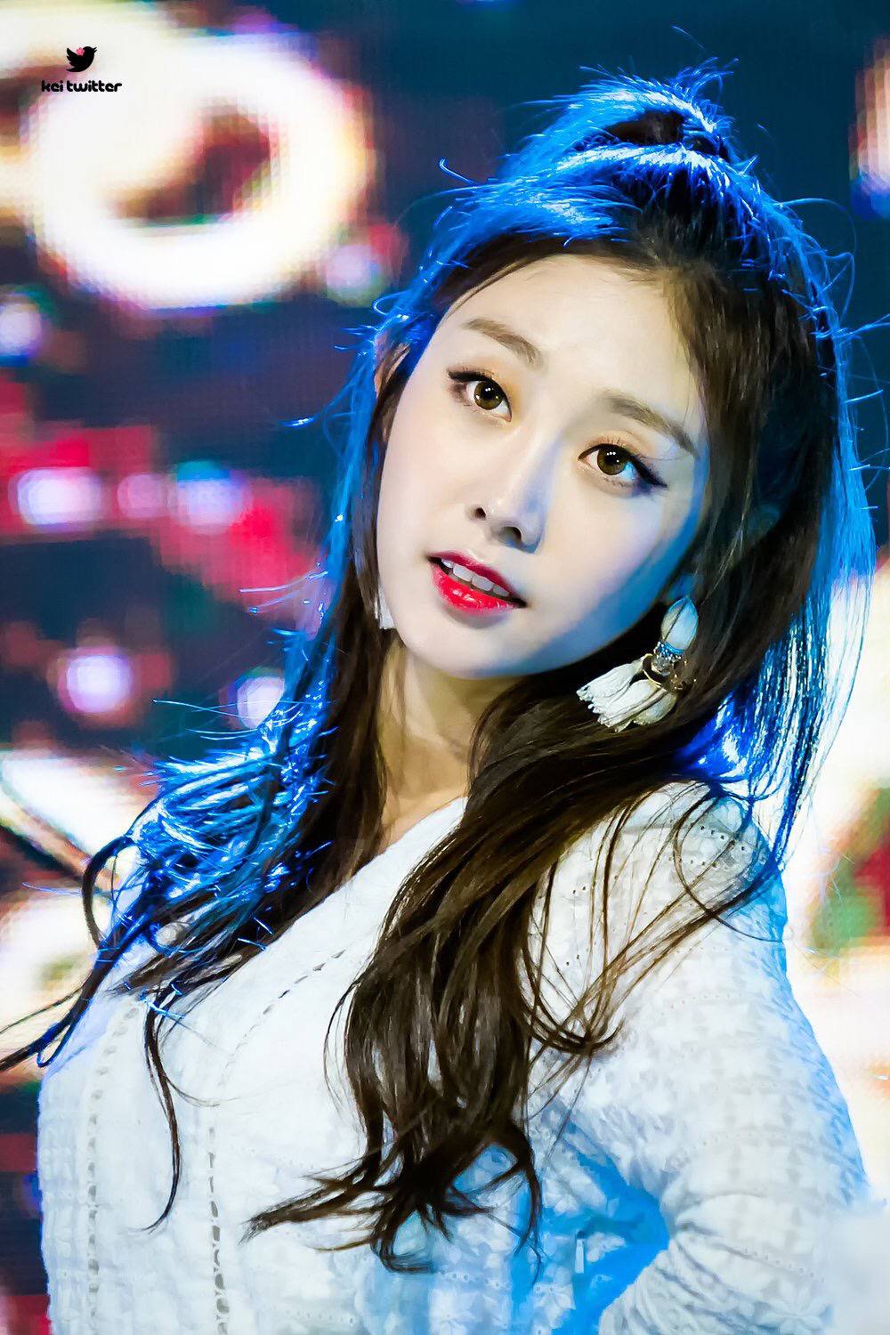 [러블리즈] 밥 먹을 시간도 촉박한 느낌이라서 지수 | 인스티즈