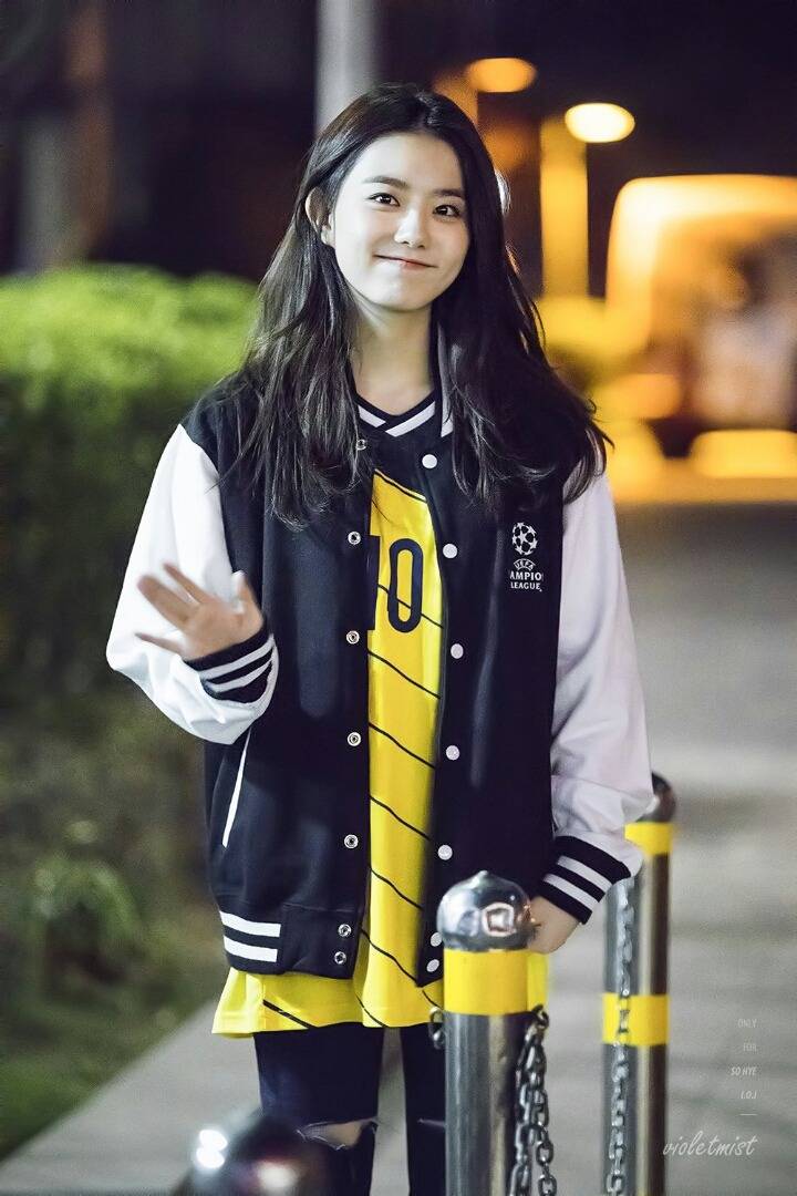 유니폼이 잘 어울리는 여자.gif | 인스티즈