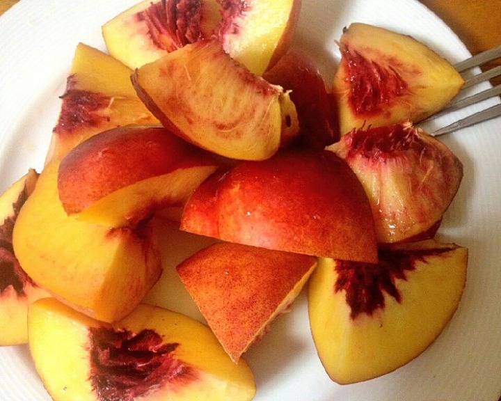 복숭아 편하게 자르는법...jpg | 인스티즈