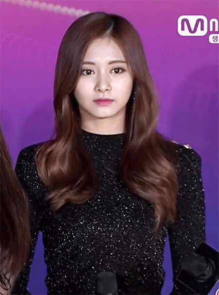 2017 MAMA 레드카펫 쯔위.gif | 인스티즈