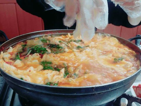 추운날 생각나는! 쫄깃시원한 수제비 gif | 인스티즈
