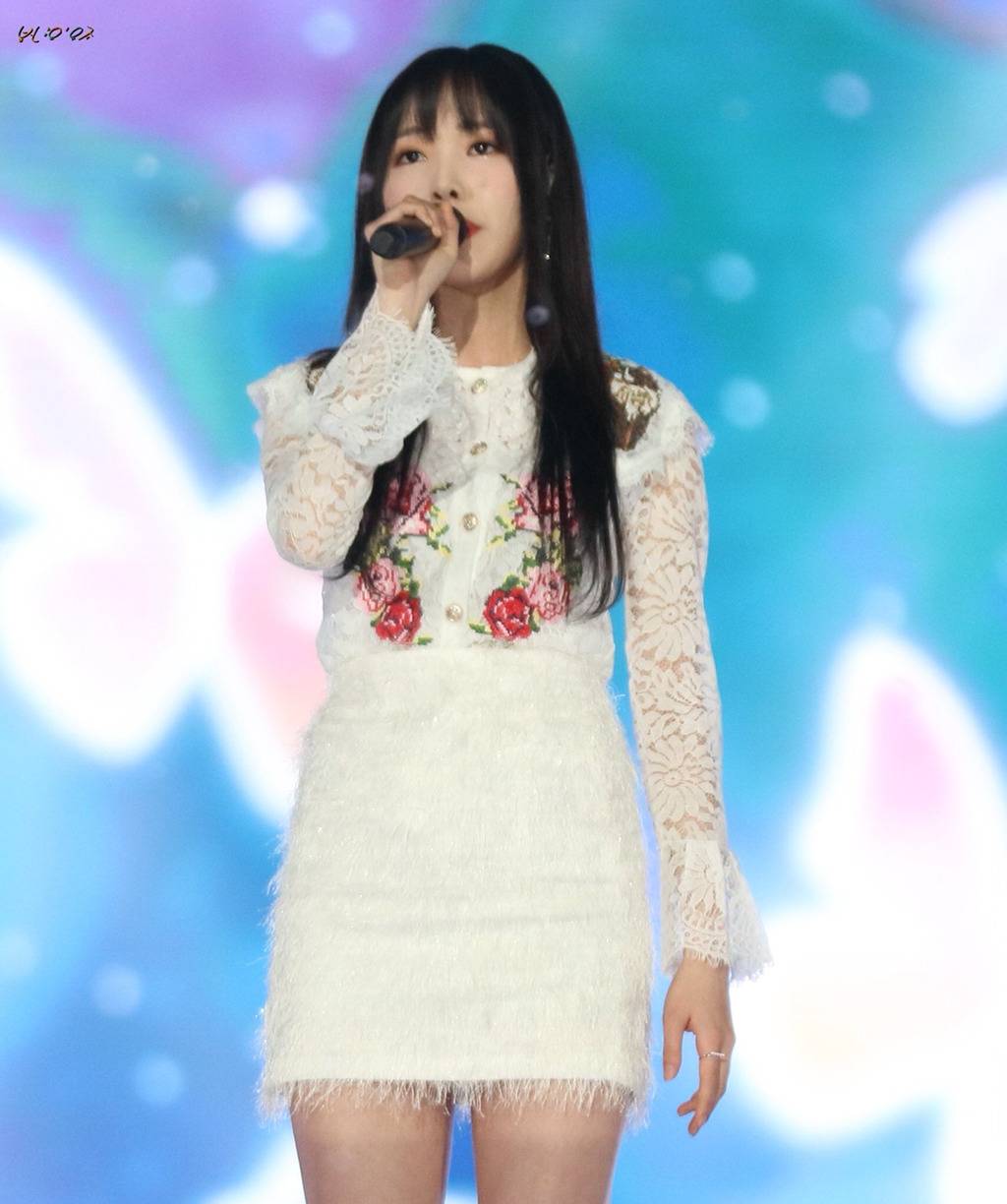 [여자친구] 생일날 일하는게 썩 좋은 일은 아니라서 유주 | 인스티즈