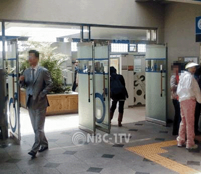 아무렇지 않게 고속도로 남자 화장실을 줄서서 들어가는 여성들.jpg | 인스티즈