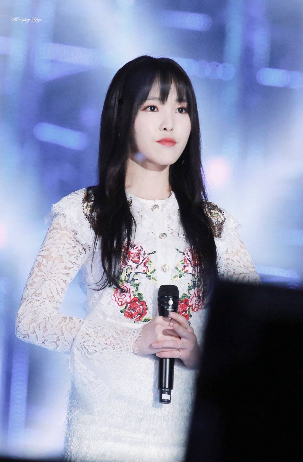 [여자친구] 생일날 일하는게 썩 좋은 일은 아니라서 유주 | 인스티즈