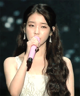 노래하는 아이유 2.gif | 인스티즈