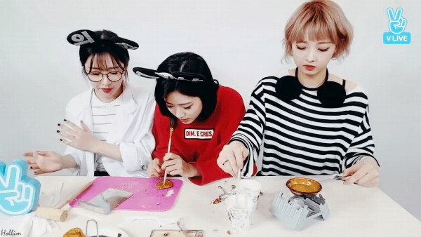 괴생명체를 만드는 걸그룹.gif | 인스티즈