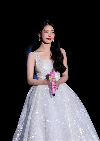 노래하는 아이유 2.gif | 인스티즈