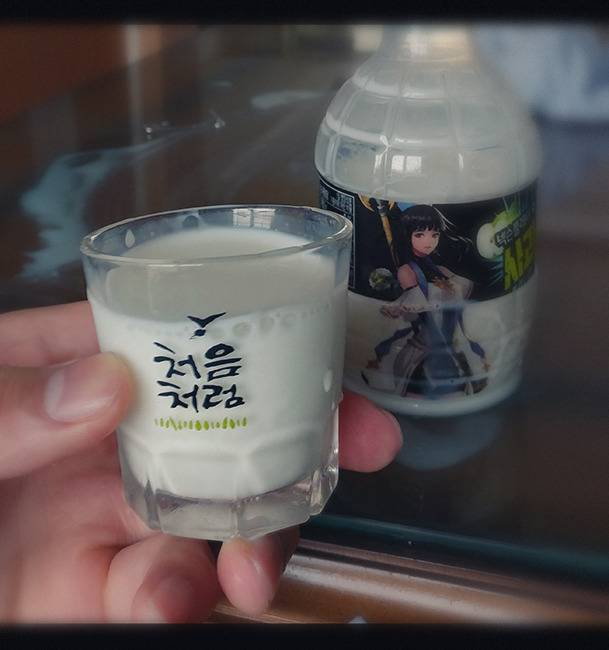 한국에서 음료수병에 여자캐릭터가 그려지면 생기는일.jpg | 인스티즈