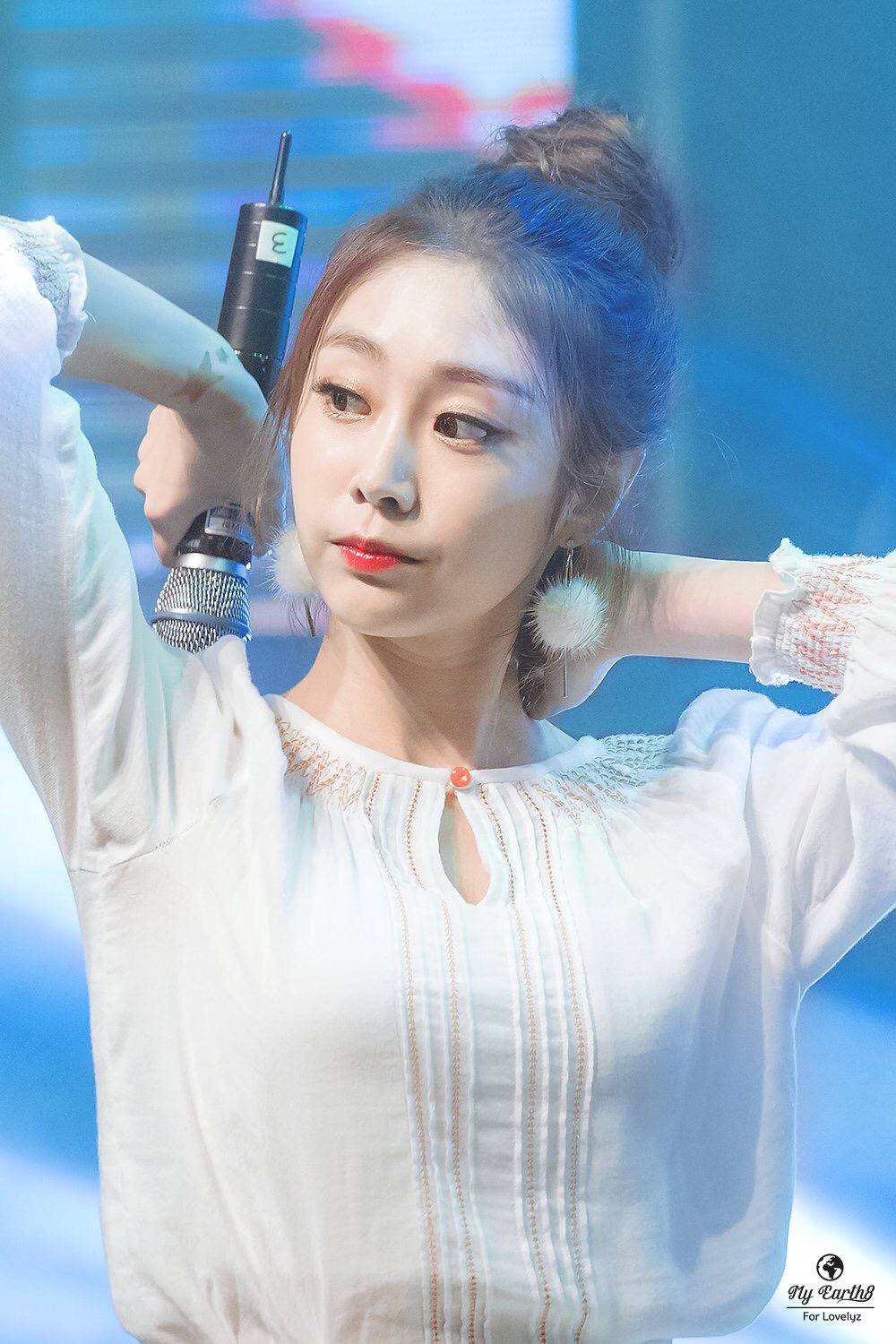 [러블리즈] 밥 먹을 시간도 촉박한 느낌이라서 지수 | 인스티즈