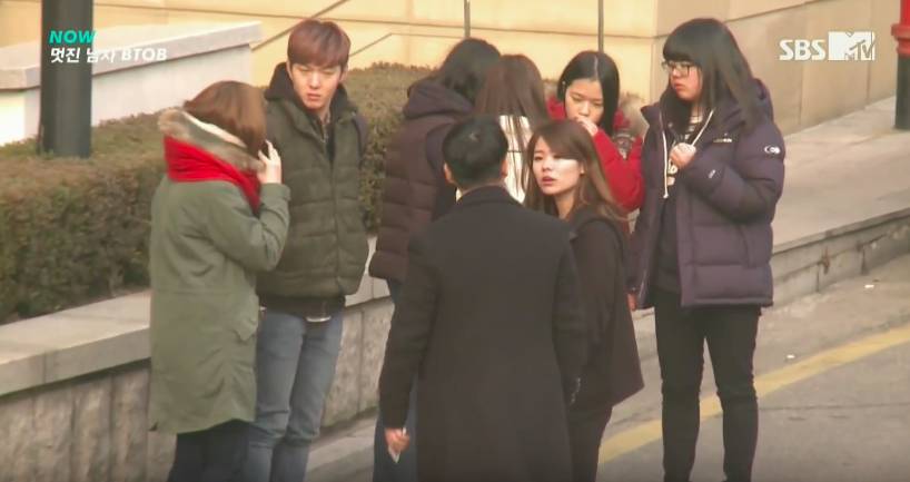 데이트 폭력 상황에 대처하는 남자 아이돌 | 인스티즈