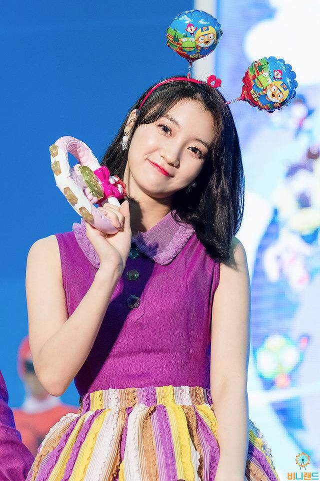 [오마이걸] 레알의 어웨이 레플은 처음 사봐서 비니 | 인스티즈