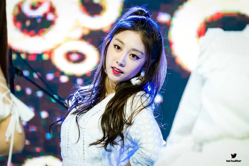 [러블리즈] 밥 먹을 시간도 촉박한 느낌이라서 지수 | 인스티즈