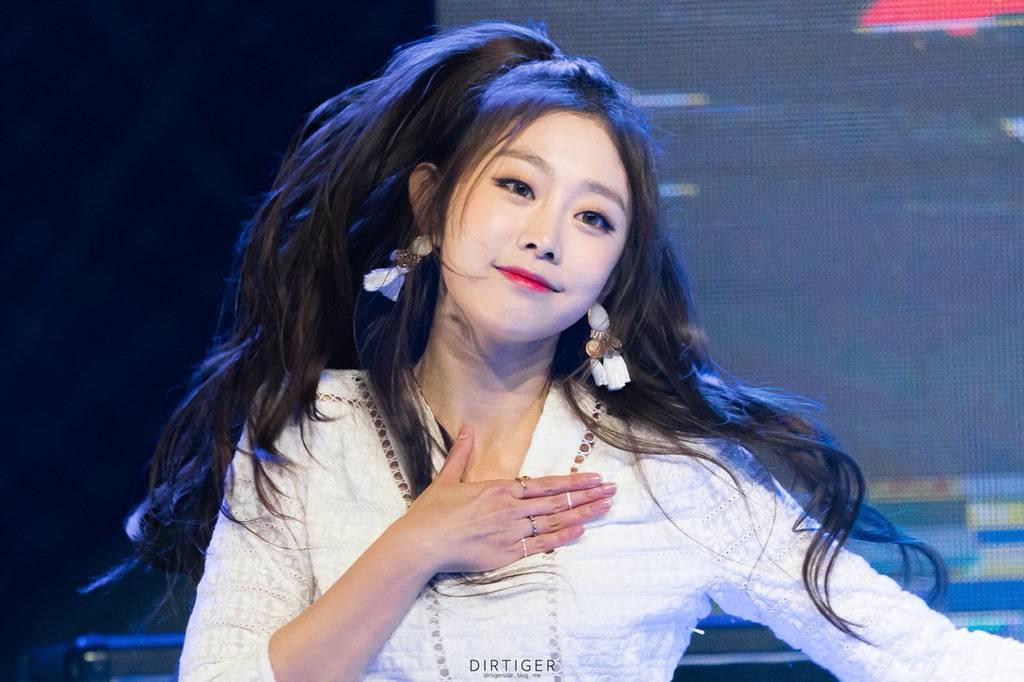 [러블리즈] 밥 먹을 시간도 촉박한 느낌이라서 지수 | 인스티즈